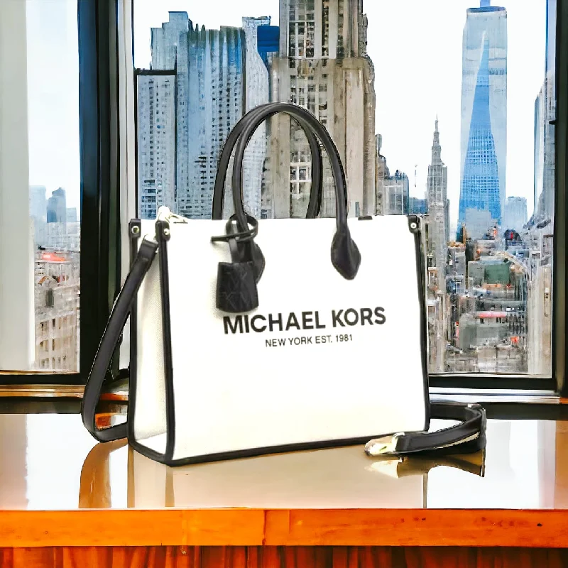 Michael Michael Kors Bags for car shows in a sleek and modern styleMichael Kors Large Tote Bag - Unique Design (Black)