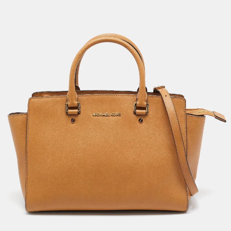 Michael Michael Kors Bags for opera nights in a glamorous and refined styleBeige Leather Large Selma Tote