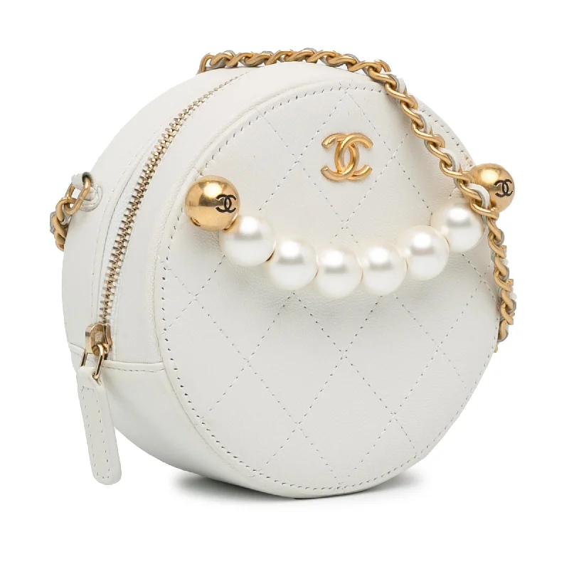 Chanel bags in luxury boutiques worldwideChanel Lambskin Pearl Round Clutch with Chain (eBDOPl)