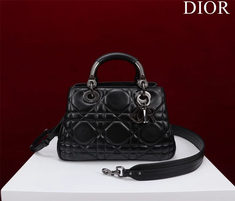 Luxury Christian Dior crossbody bags with a chain - link strapDior Bag