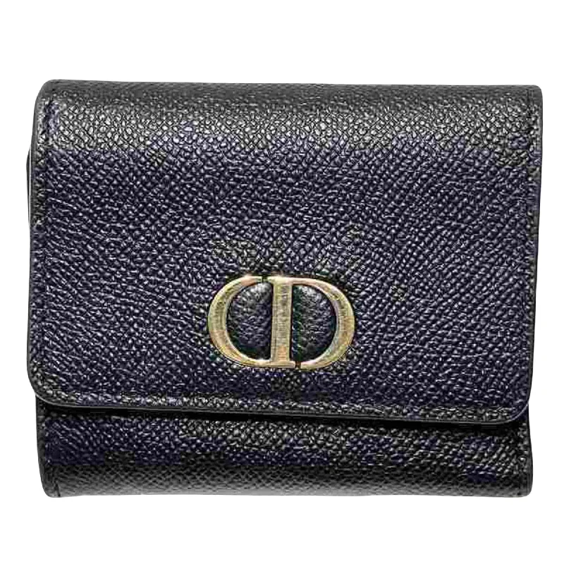 Stylish Christian Dior shoulder bags with a tassel - adorned zipperDior CD Wallet