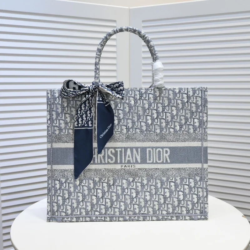 Christian Dior bags with a detachable coin purse insideLuxury Handbags Christian Dior 289